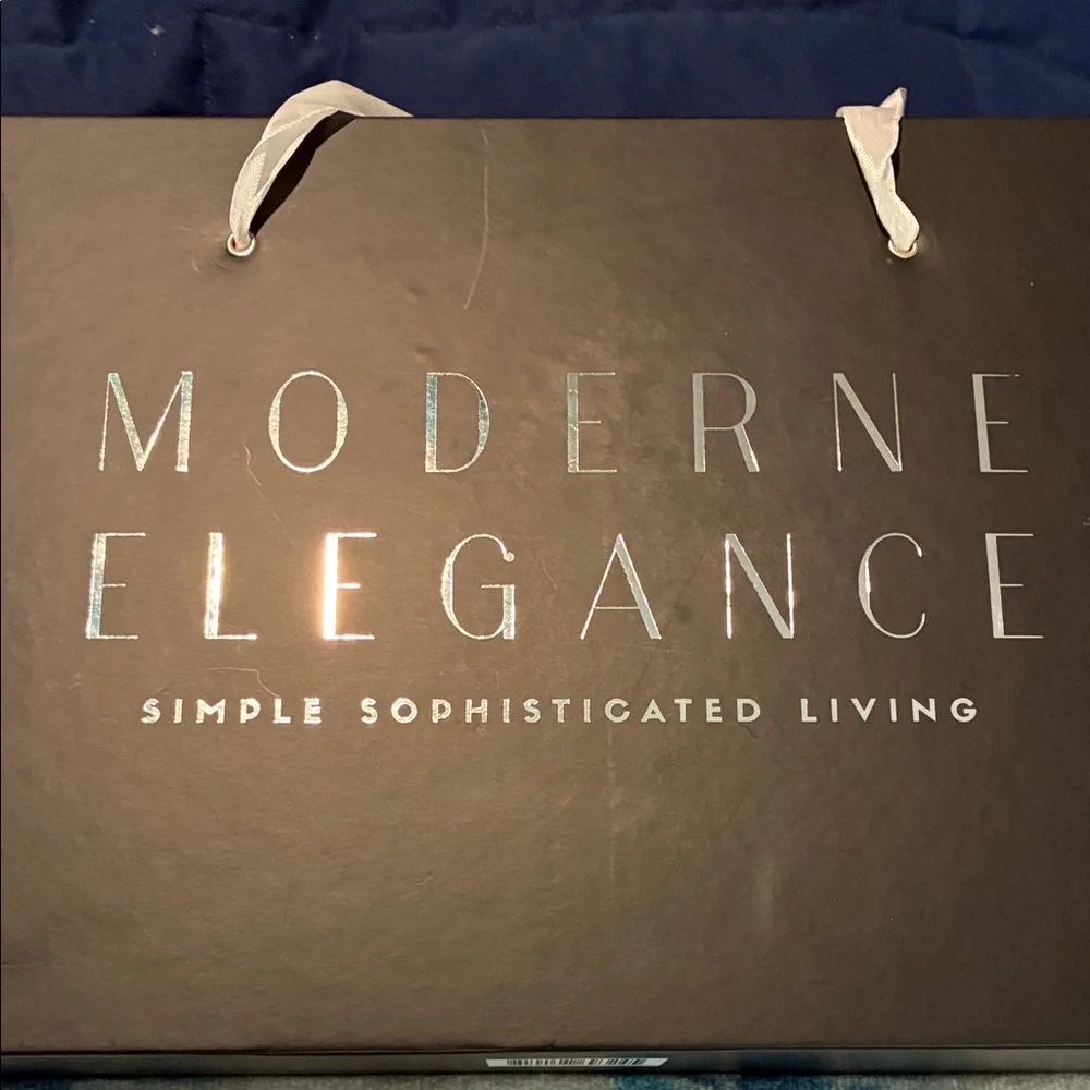NWOT Moderne Elegance Simple Sophisticated Living Facial Spa Set in Box